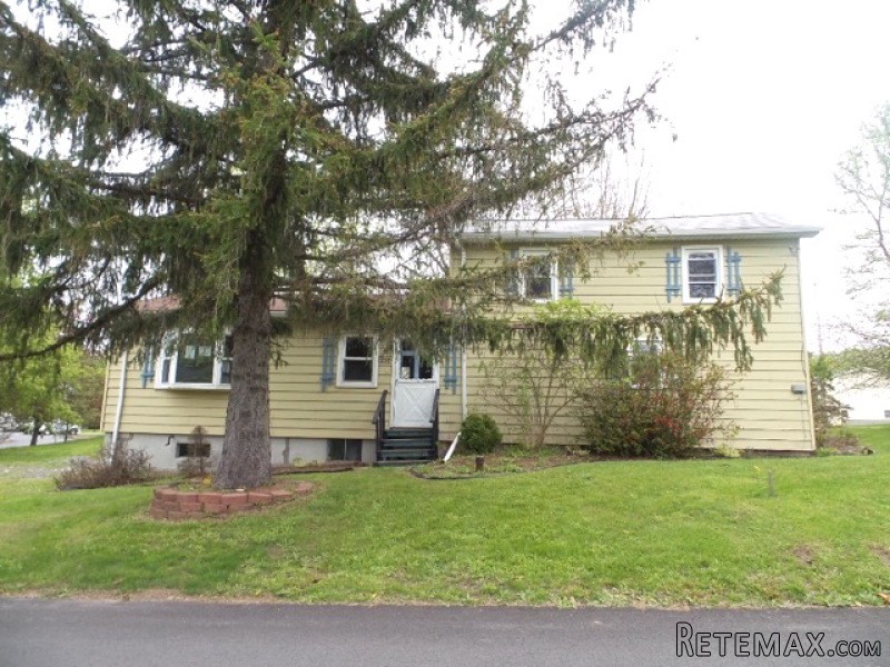 8854 S Willow St Weedsport, NY, 13166.. - 2