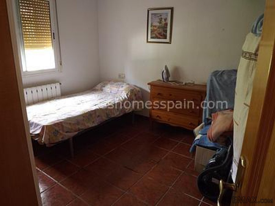 Large country property with 4 bedrooms and 2 bathrooms in.. - 5