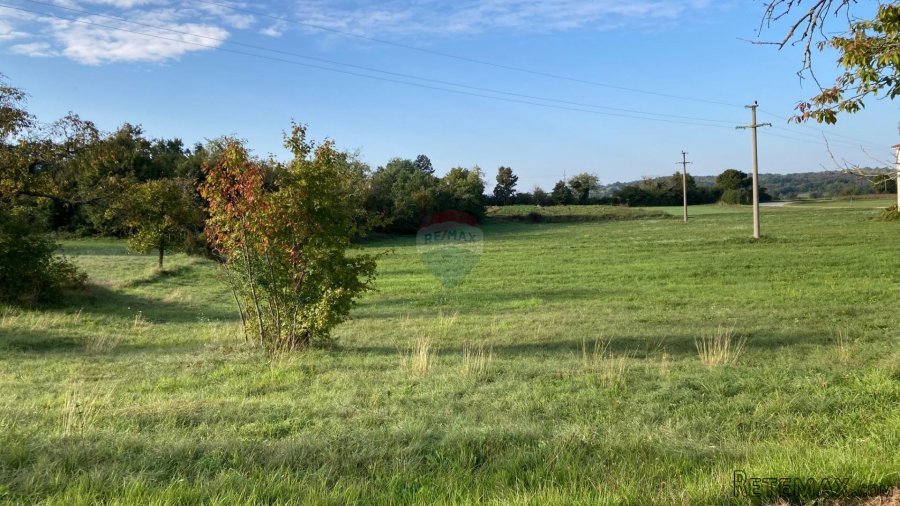 Oprtalj, građevinsko zemljište površine 7136 m2 - 5