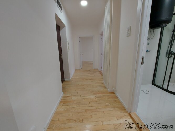 Prodajem dvoiposoban stan Novi Sad-Rotkvarija - 5
