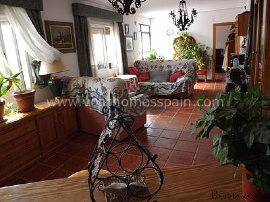Large country property with 4 bedrooms and 2 bathrooms in.. - 7