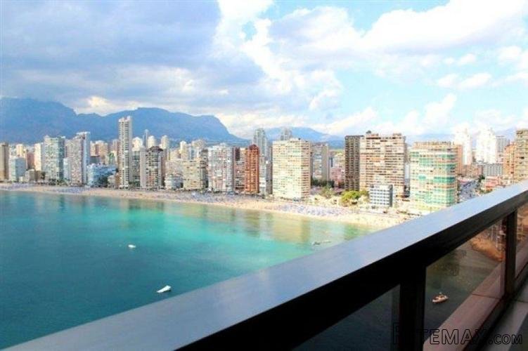 Apartamento de lujo con 150m2 en primera linea de mar en..