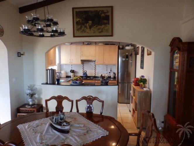 Charming house located in a very green residential area.. - 8