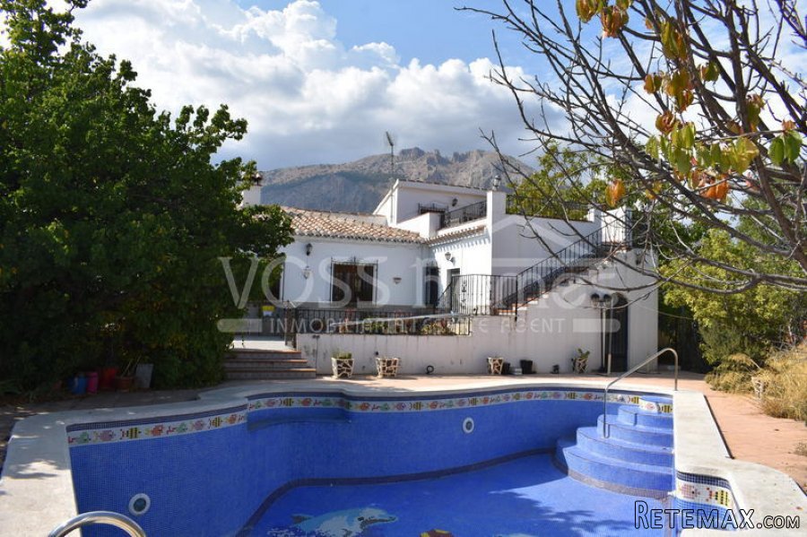 Large country property with 4 bedrooms and 2 bathrooms in.. - 8