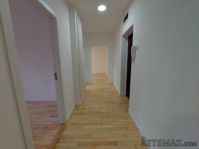 Prodajem dvoiposoban stan Novi Sad-Rotkvarija - 8