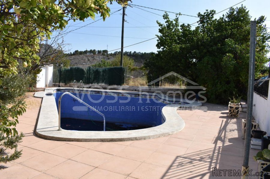 Large country property with 4 bedrooms and 2 bathrooms in.. - 9