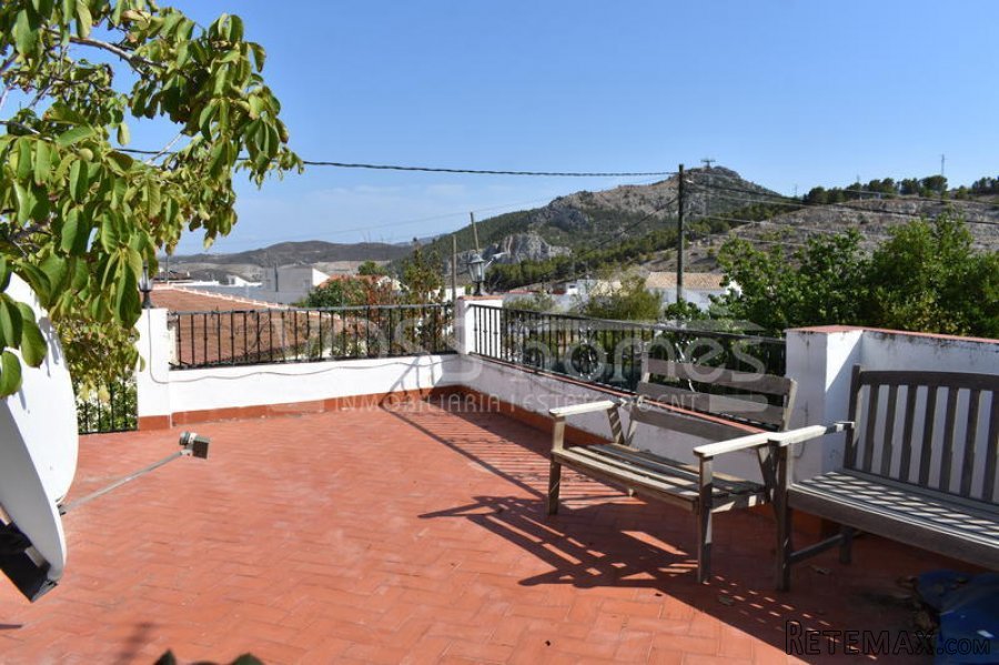 Large country property with 4 bedrooms and 2 bathrooms in.. - 10