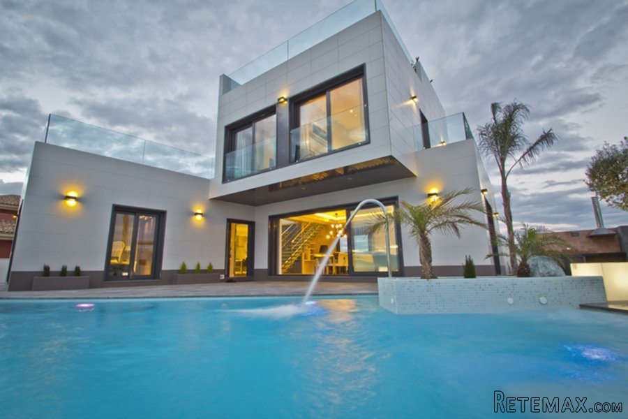 This new project is formed by independent villas from 150m2..