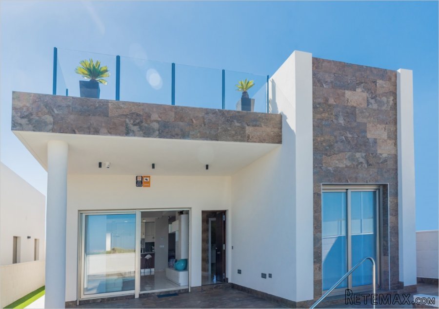 Beautiful detached villa located in Villamartin, Orihuela..
