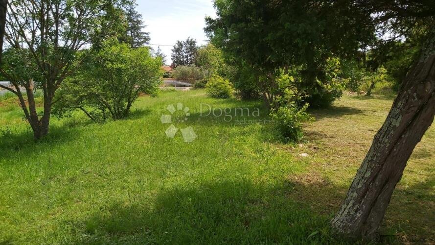 Građevinsko zemljište na lijepoj lokaciji - 3