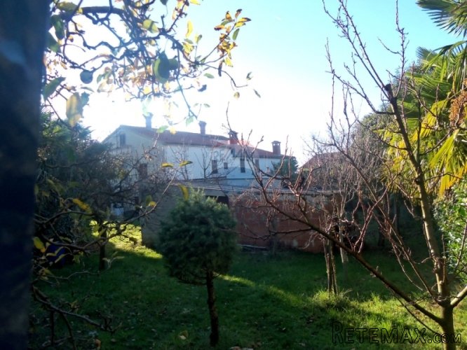 Kuća sa 3 stambene jedinice sa 1300m2 zemljišta - za... - 2