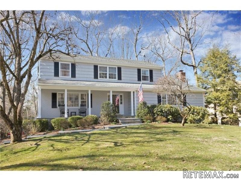 4 bedroom House For Sale: 18 COUNTRY..