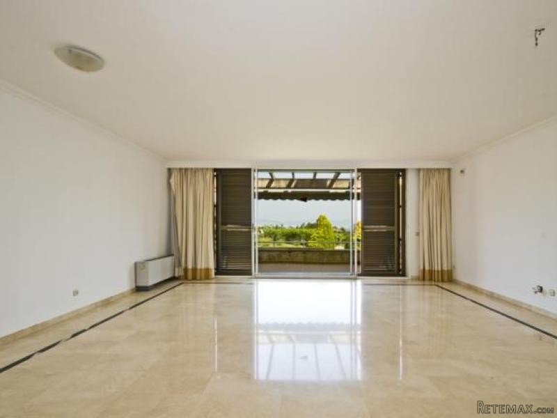 Beautiful Semi-Detached House In Front.. - 2