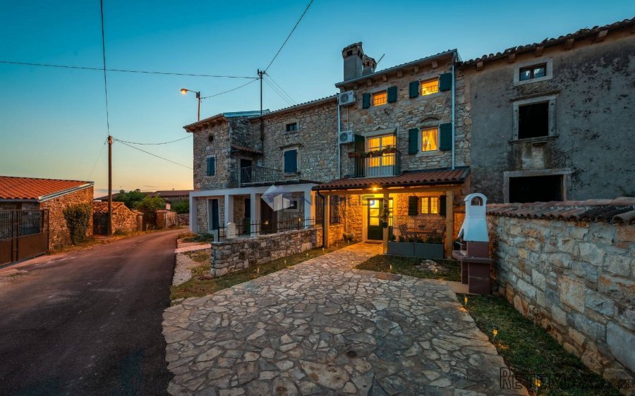 Poreč-Baderna useljiva kuća u nizu.