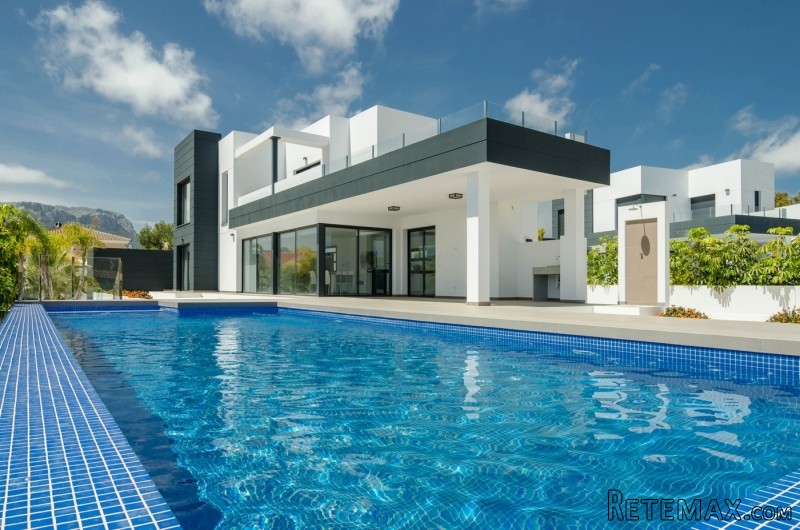 4 Bedrooms - Villa - Alicante - For Sale