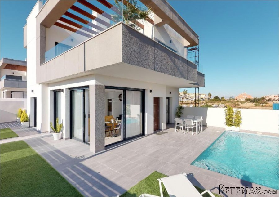 Extraordinary villa in Los Montesinos. The house has three..