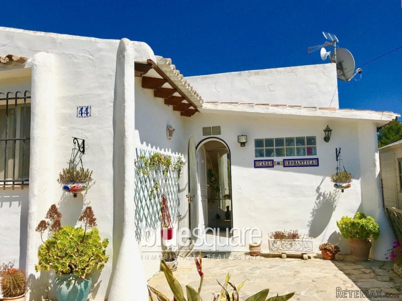 Charming villa in the urbanization..
