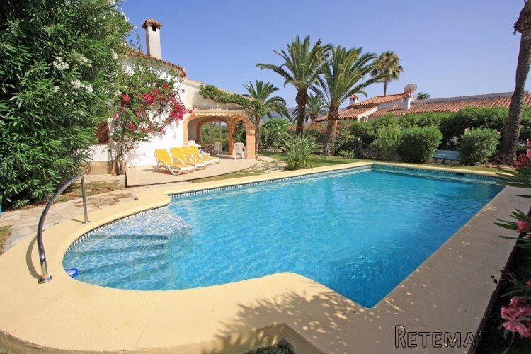 Magnificent villa for sale only 250m walking distance from..