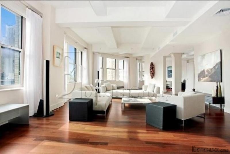 New To Market == 3 Bed == 1600 Sf ==..
