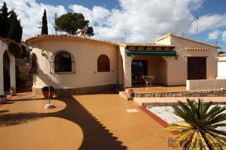 This 3 bedroom, south facing villa is found in a..