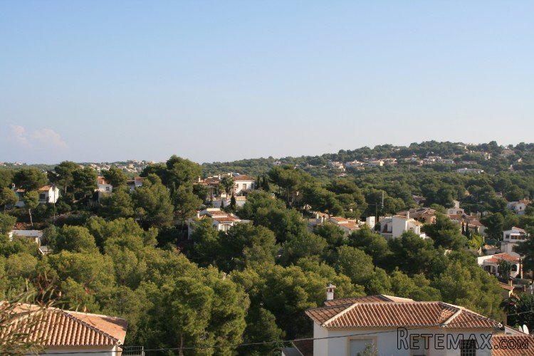 Sloping building plot with open views in a green..