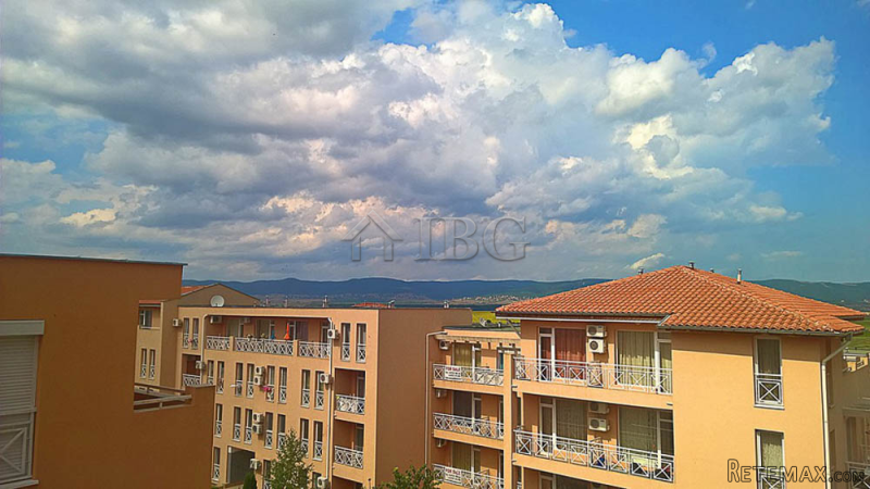 Top floor 1-bedroom apartment in Sunny.. - 2