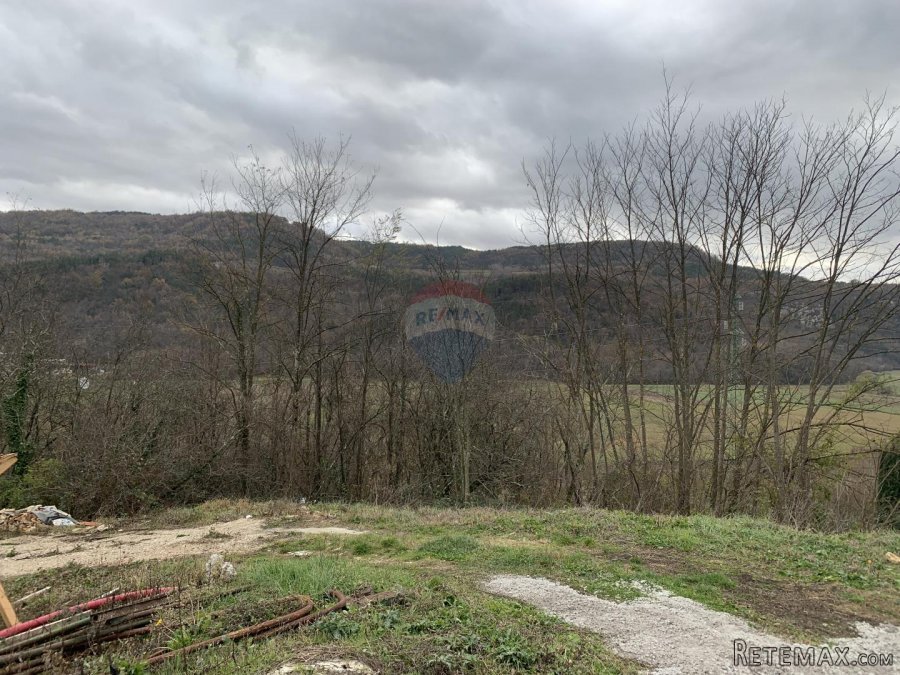 Istra, Buzet, građevinsko zemljište od 375 m2