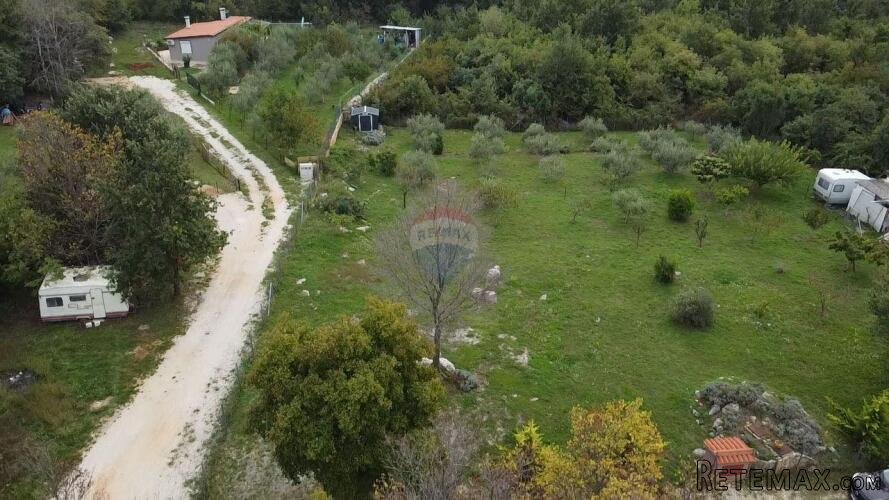Poreč, okolica, lijepo uređeno i ograđeno poljoprivredno zem