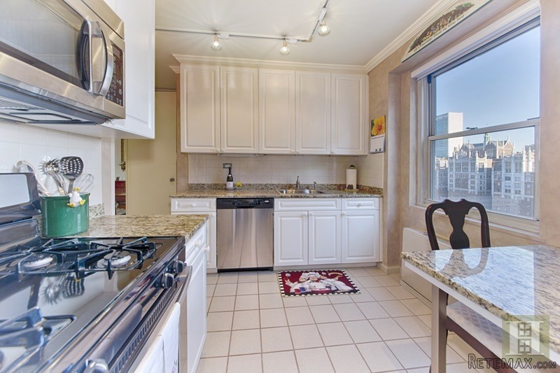 1 bedroom Apartment For Sale: 300 EAST..