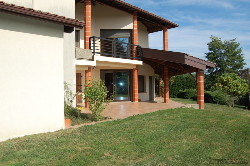4 Bed Modern Villa With Pretty Garden..