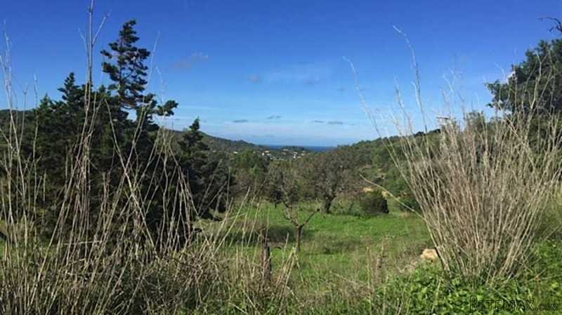 Plot with sea view