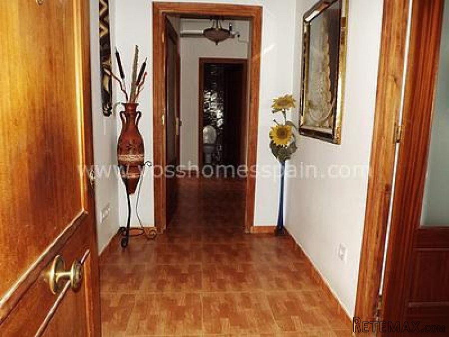 First floor apartment of 125m2 and restaurant of 179m2 for.. - 2