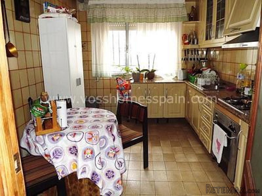 First floor apartment of 125m2 and restaurant of 179m2 for.. - 3