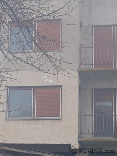 Prostrana Kuća u Glini za adaptaciju