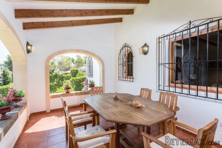 A fantastic opportunity is this very charming traditional.. - 5