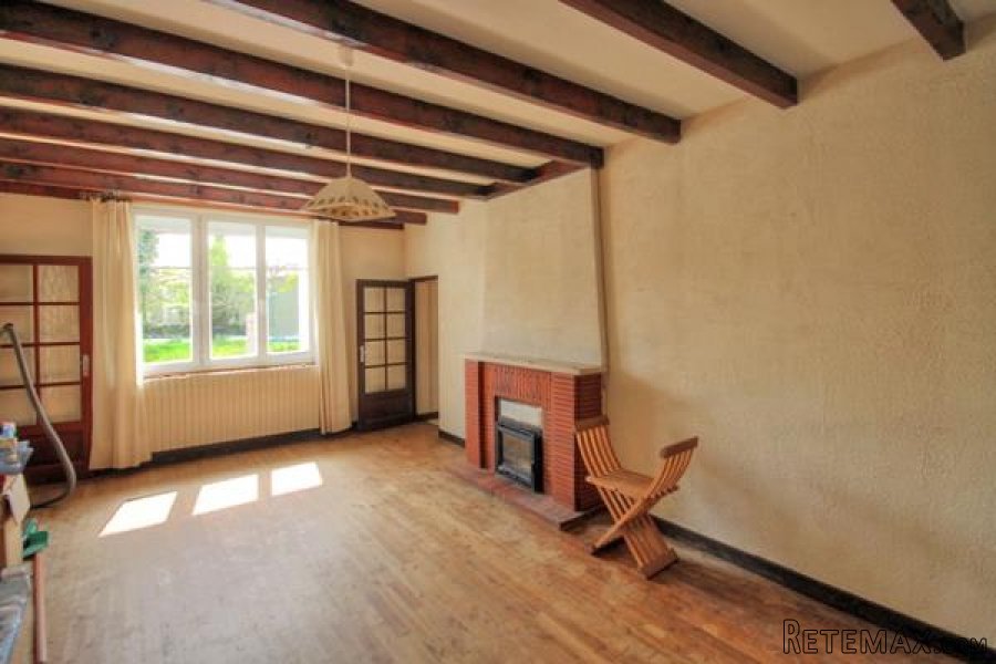 Melleran (79) - stone house with outbuildings and courtyard.. - 7