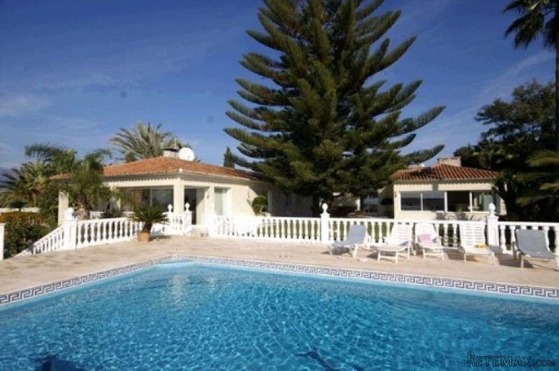4 Bedrooms - Villa - Malaga - For Sale
