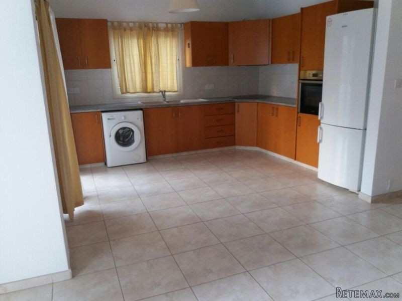 A roomy and bright 2 bed apartment