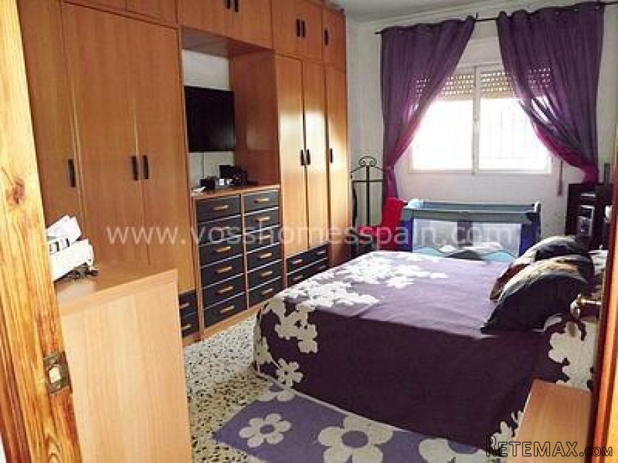 First floor apartment of 125m2 and restaurant of 179m2 for.. - 8