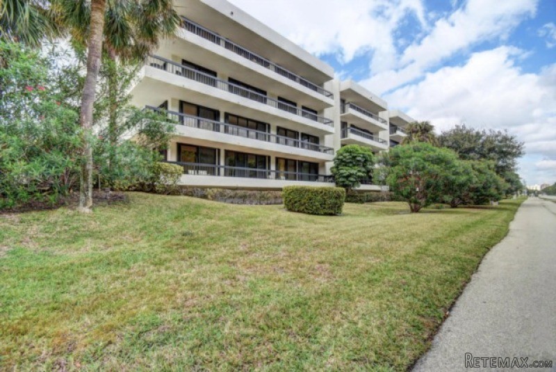 277 N Ocean Boulevard #104 Boca Raton..