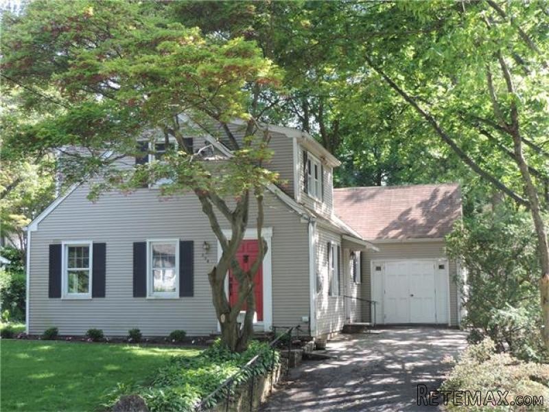 3 bedroom House For Sale: 304 Rye Beach..