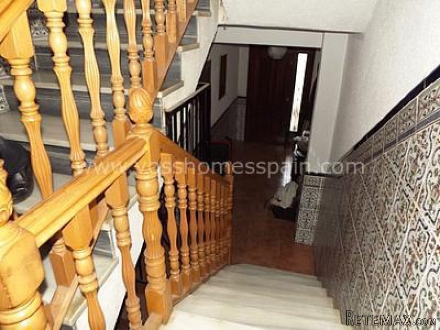 First floor apartment of 125m2 and restaurant of 179m2 for.. - 10