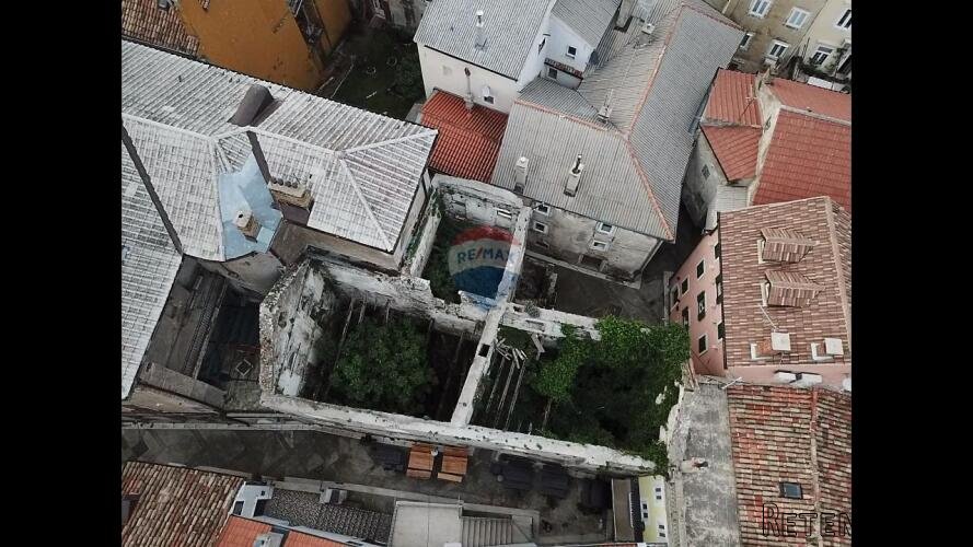 Senj, Zgrada 465m2 za adaptaciju u samom centru grada - 2
