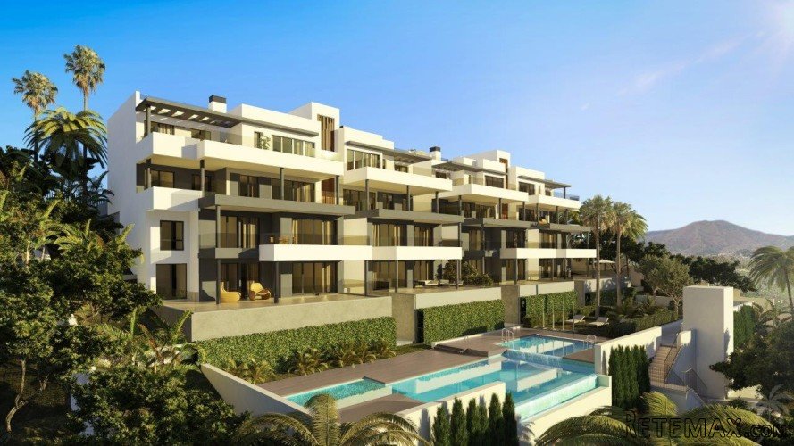 This spectacular residence is located in a perfectly.. - 2