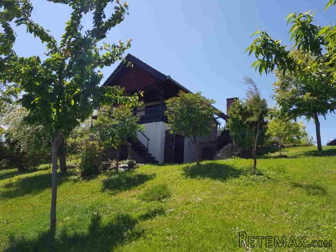 Vikendica sa zemljištem