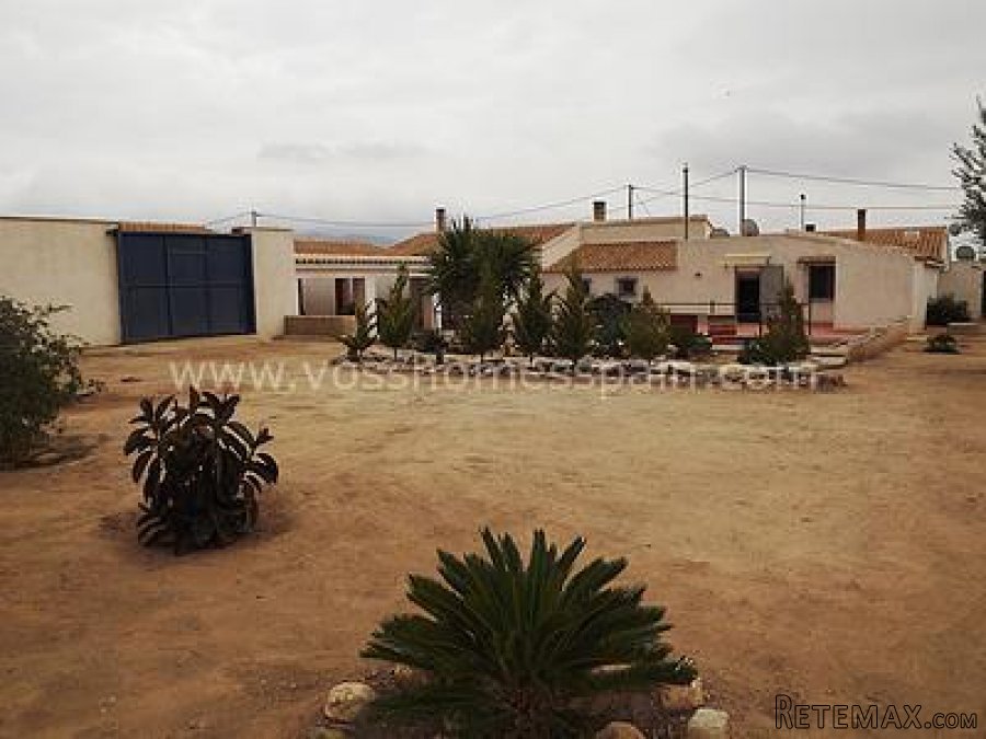 Full of character 3 bed, 3 bath country house with pool... - 3