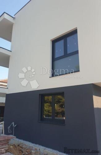 OTOK KRK -NOVA KUĆA SA 4 STANA I DVA BAZENA - 3