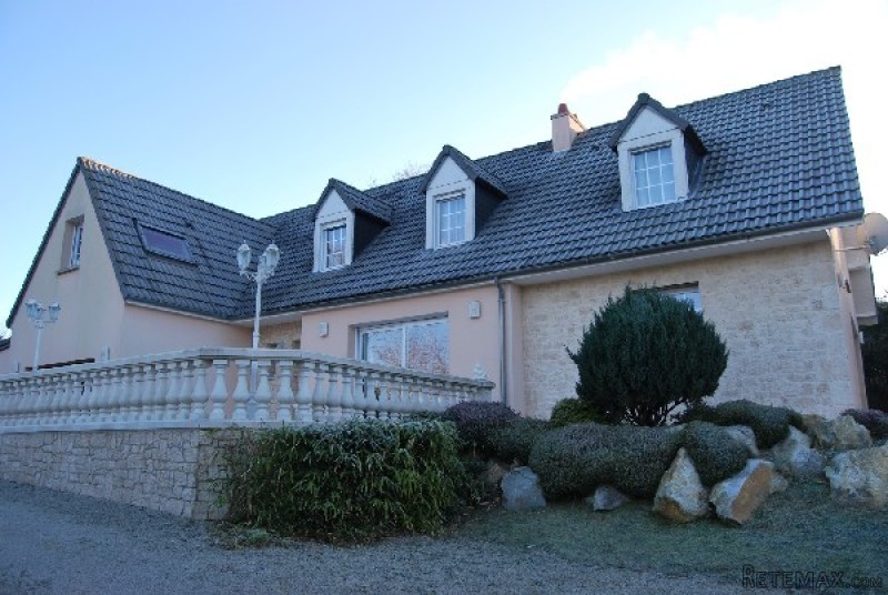 Beautiful Detached House with Pool