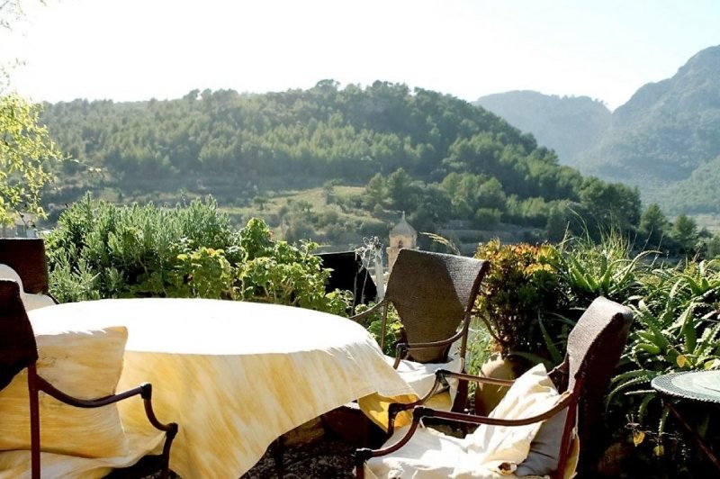 Enchanting country house with stunning..