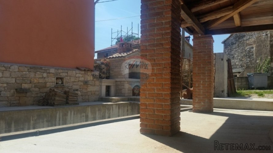 KUĆA S BAZENOM U SREDIŠNJOJ ISTRI! - 3